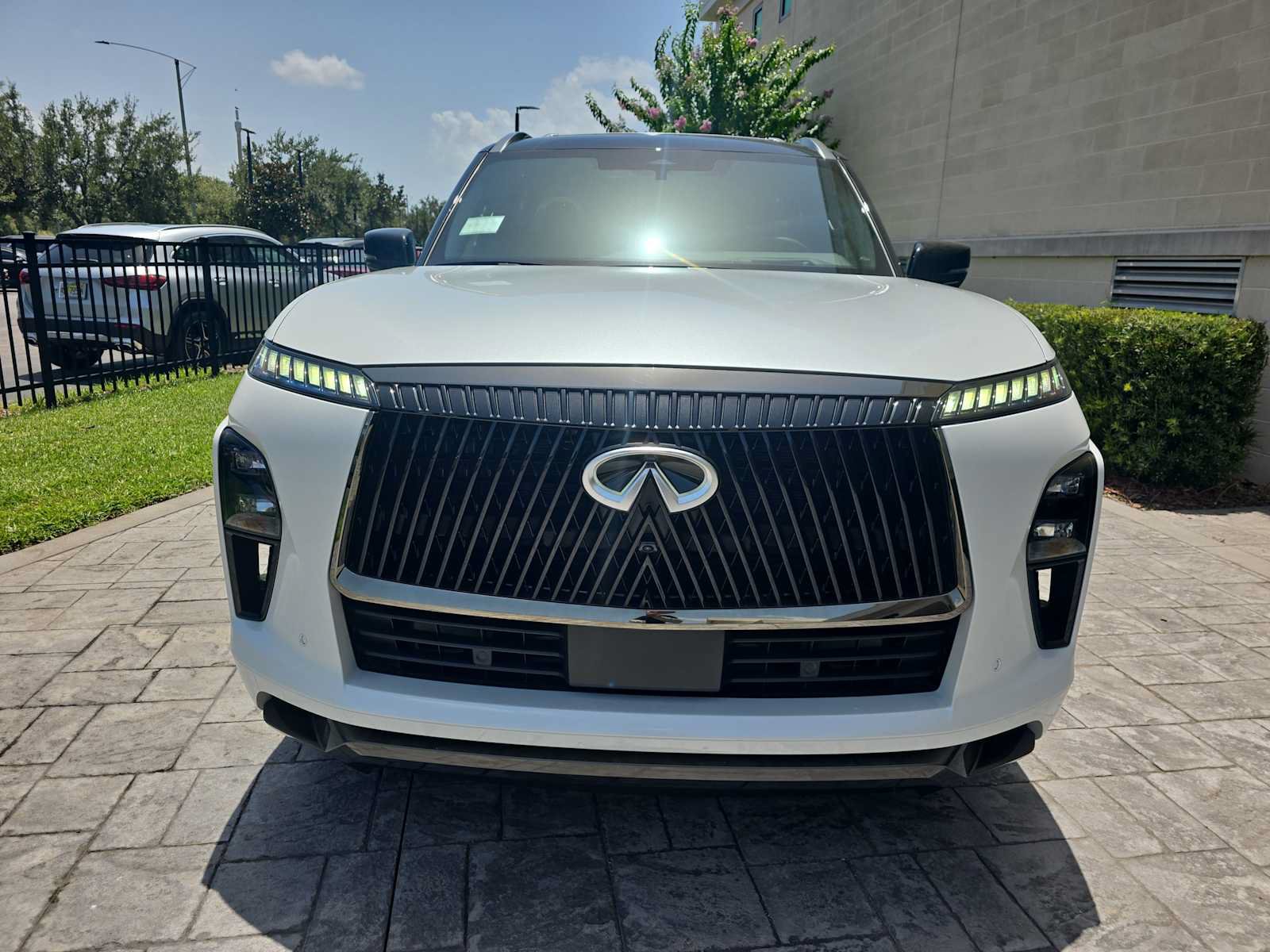 New 2027 INFINITI QX80 Autograph w/ Autograph Exterior Package AWD/4WD image 2