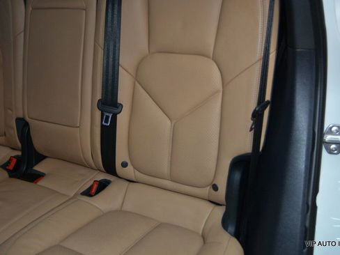 Used 2016 Porsche Cayenne image 23