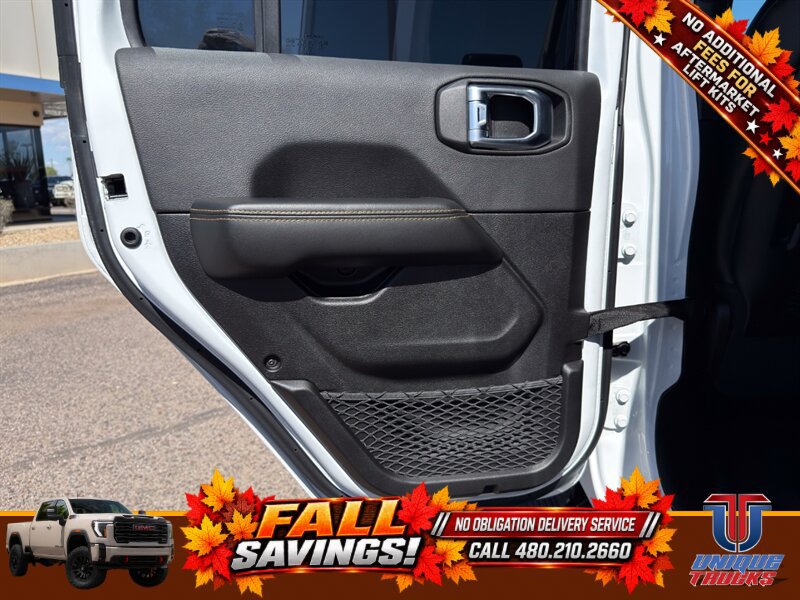 Used 2024 Jeep Wrangler Unlimited Sahara w/ Technology Group AWD/4WD image 23