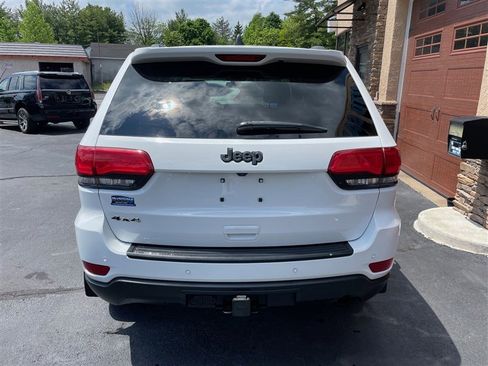 Used 2018 Jeep Grand Cherokee Laredo image 9
