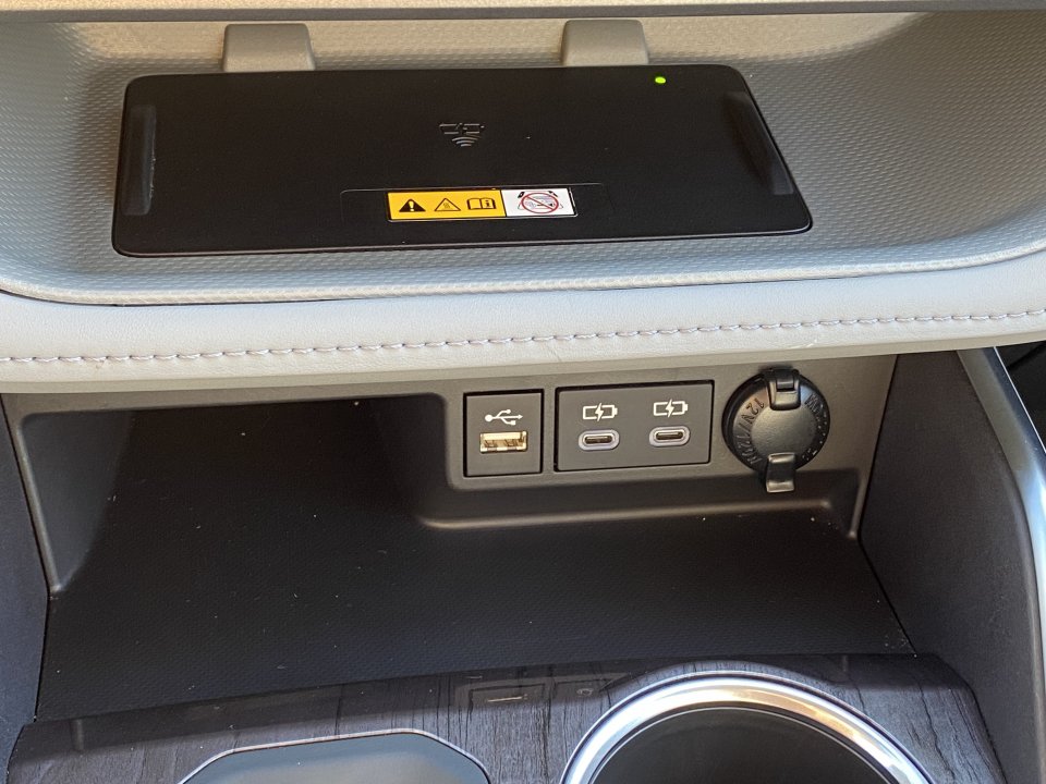 Used 2025 Toyota Highlander Limited AWD/4WD image 16