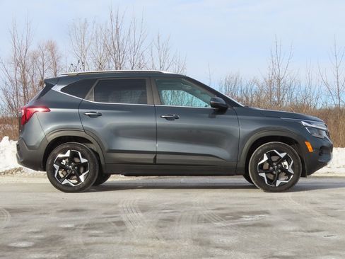 Used 2024 Kia Seltos EX image 2