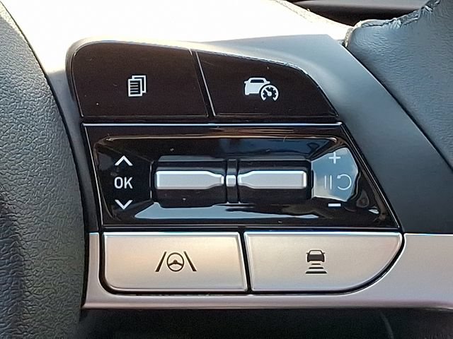 Certified 2025 Hyundai Elantra SEL FWD image 23