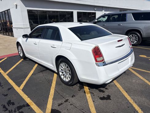Used 2014 Chrysler 300 RWD image 8