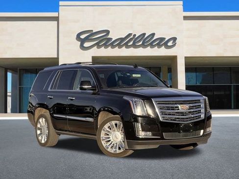 Used 2018 Cadillac Escalade Platinum image 2