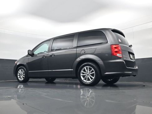 Used 2020 Dodge Grand Caravan SE image 28