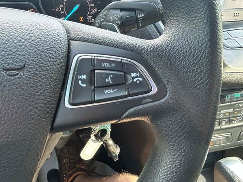 Used 2017 Ford Escape SE w/ Equipment Group 201A FWD image 19