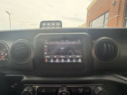 Used 2021 Jeep Gladiator Sport image 23