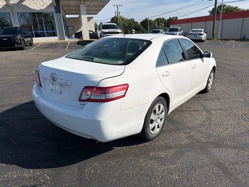 Used 2011 Toyota Camry LE FWD image 7