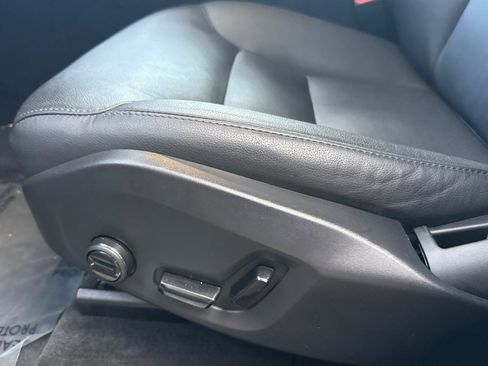 Used 2025 Volvo XC60 B5 Core image 14