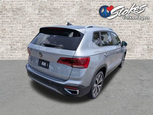 Certified 2023 Volkswagen Taos SE w/ Panoramic Sunroof Package FWD image 4