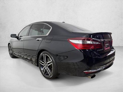 Used 2017 Honda Accord Touring image 7