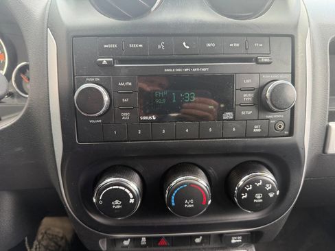 Used 2017 Jeep Compass Latitude image 19