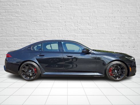 Used 2025 BMW M5 w/ Executive Package image 7