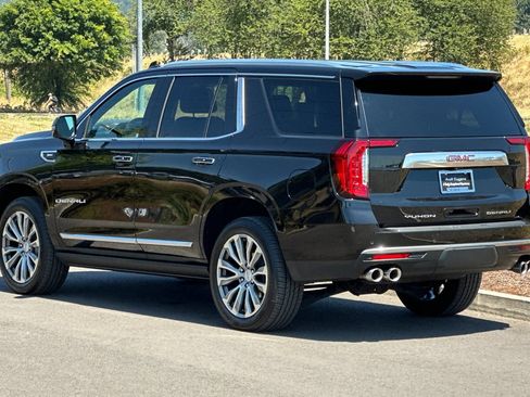 Used 2021 GMC Yukon Denali w/ Denali Premium Package AWD/4WD image 5
