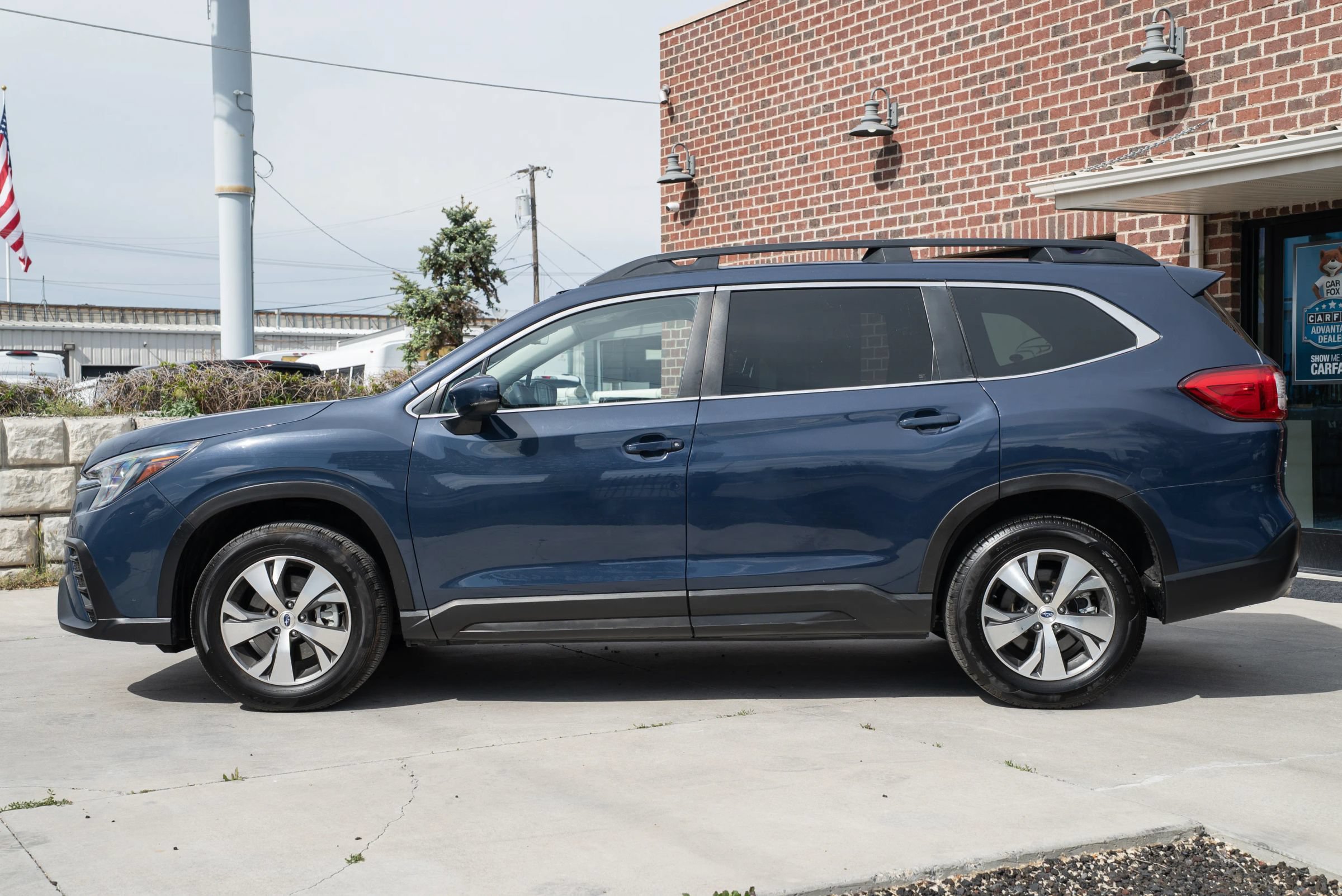 Used 2024 Subaru Ascent Premium w/ Convenience Package AWD/4WD image 3