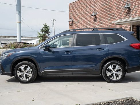 Used 2024 Subaru Ascent Premium w/ Convenience Package AWD/4WD image 3