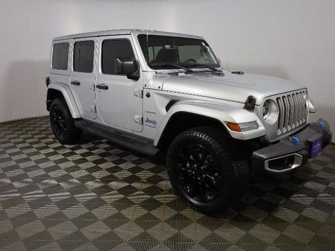 Used 2022 Jeep Wrangler Unlimited Sahara w/ Cold Weather Group AWD/4WD image 4