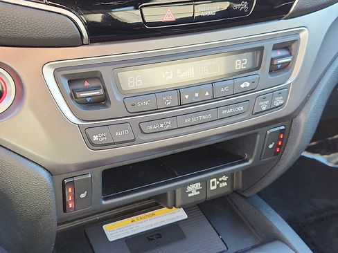 Certified 2022 Honda Pilot Special Edition image 15