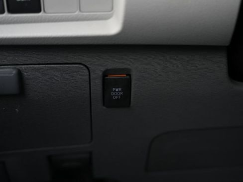 Used 2017 Toyota Sienna XLE Premium FWD image 51