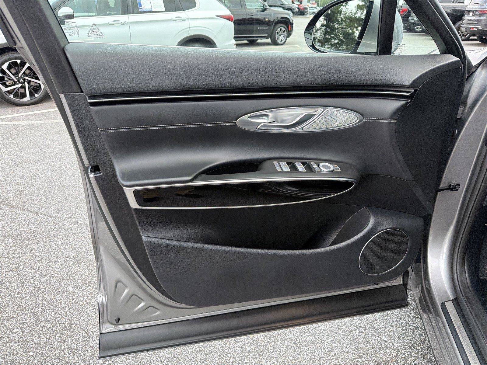 Used 2025 Genesis GV70 2.5T AWD/4WD image 9