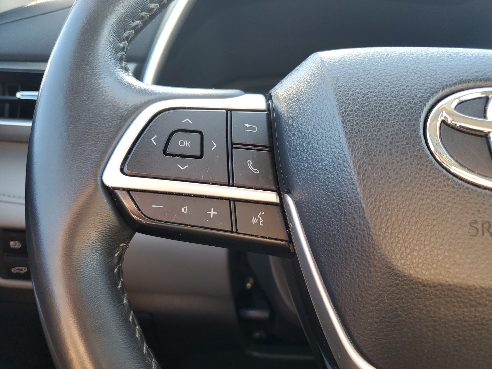 Used 2024 Toyota Highlander XLE AWD/4WD image 24