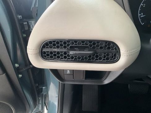 Certified 2025 Honda HR-V LX image 8
