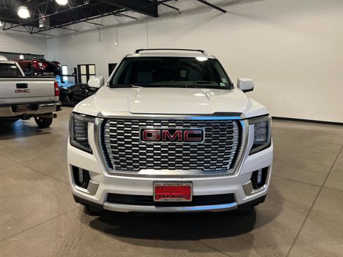 Used 2024 GMC Yukon Denali w/ Denali Reserve Package image 8