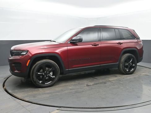 Used 2023 Jeep Grand Cherokee Altitude image 2