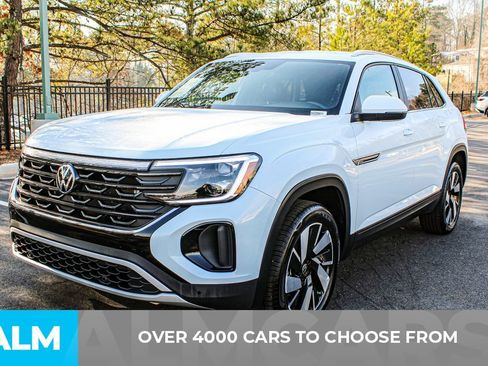 Used 2025 Volkswagen Atlas Cross Sport SE image 3