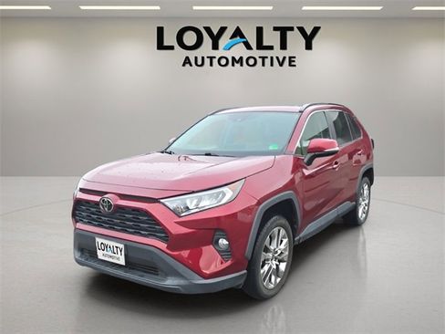 Used 2021 Toyota RAV4 XLE Premium image 1