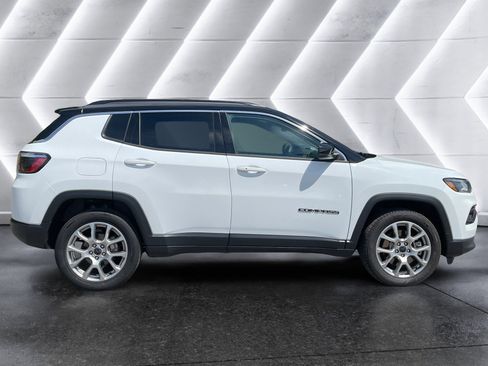 Used 2025 Jeep Compass Limited AWD/4WD image 24