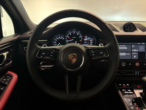 Certified 2025 Porsche Macan image 7