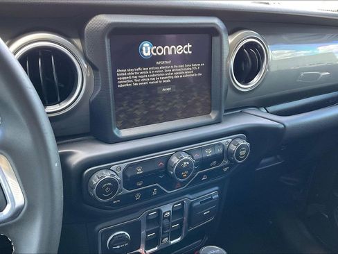 Used 2023 Jeep Gladiator Overland image 23