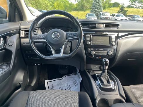 Used 2019 Nissan Rogue Sport SV w/ Technology Package AWD/4WD image 19