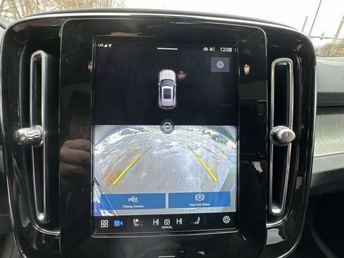 Used 2023 Volvo XC40 B5 Plus w/ Climate Package image 28