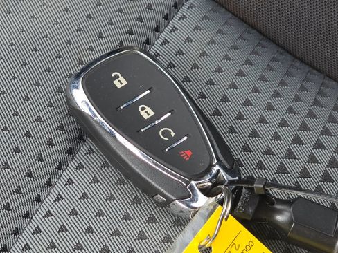 Used 2025 Chevrolet Trax LT FWD image 30