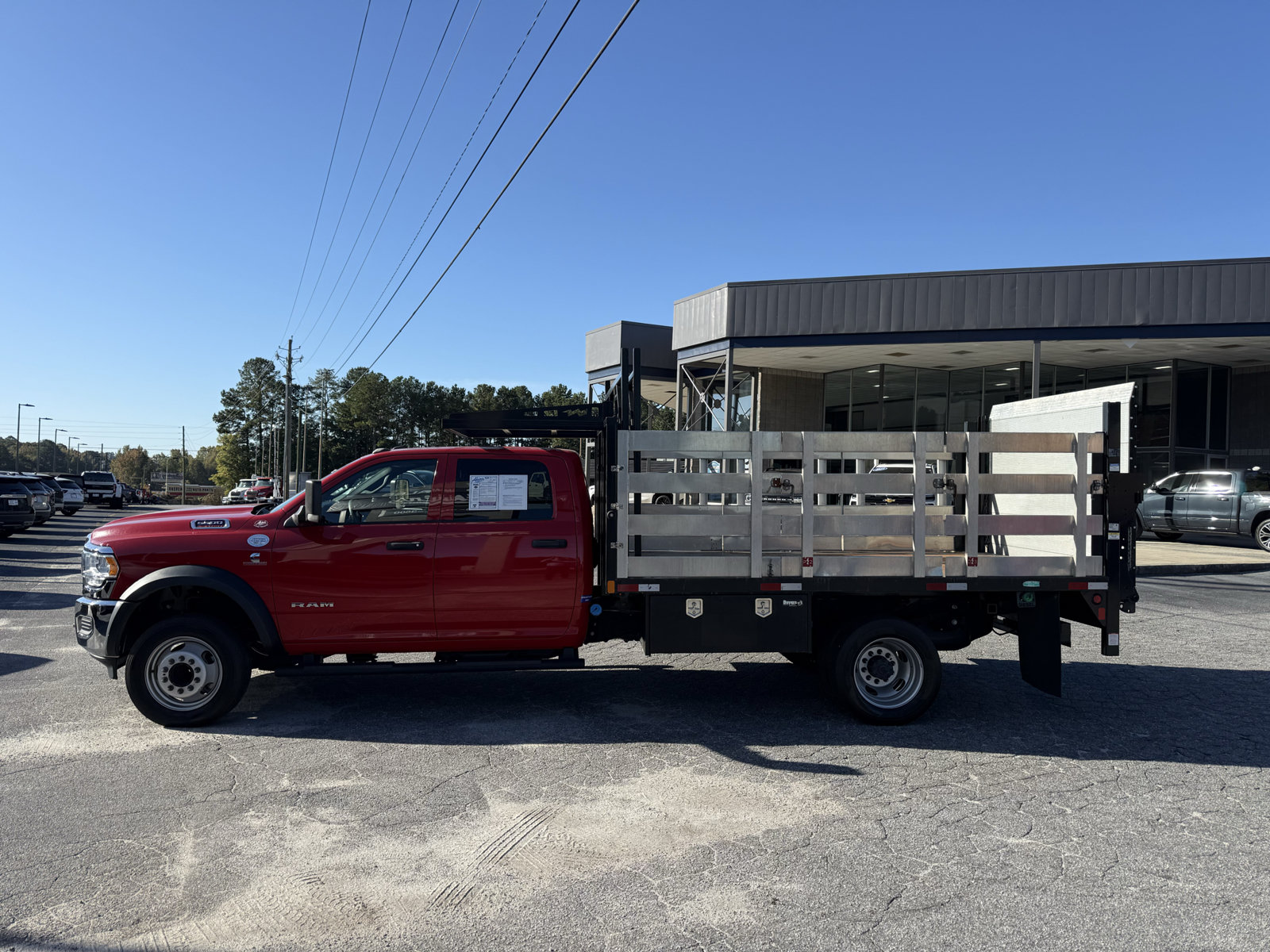 Used 2022 RAM 5500 Tradesman w/ Chrome Appearance Group RWD image 5