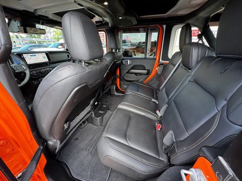 Used 2026 Jeep Wrangler Unlimited Sahara AWD/4WD image 38