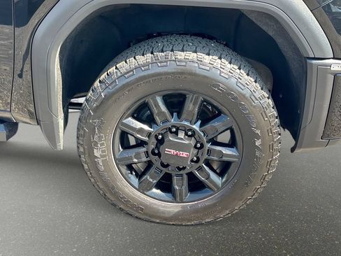 Used 2024 GMC Sierra 2500 AT4 w/ Technology Package AWD/4WD image 11