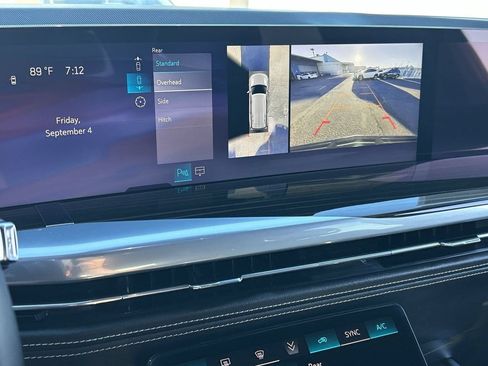 Used 2025 Cadillac Escalade Luxury AWD/4WD image 23
