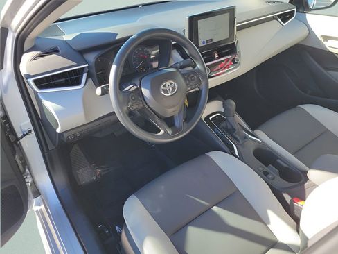 Used 2025 Toyota Corolla LE image 18