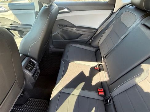 Used 2024 Volkswagen Taos SE image 29