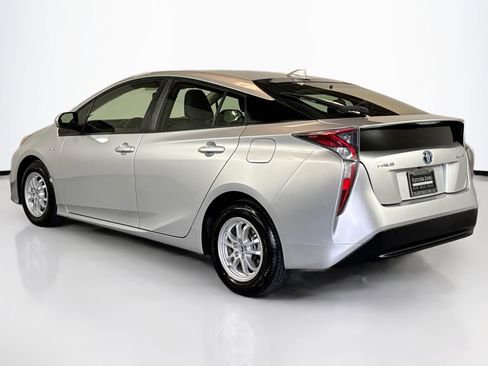 Used 2016 Toyota Prius Three image 7