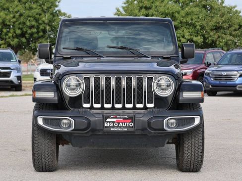 Used 2018 Jeep Wrangler Unlimited Sahara AWD/4WD image 5