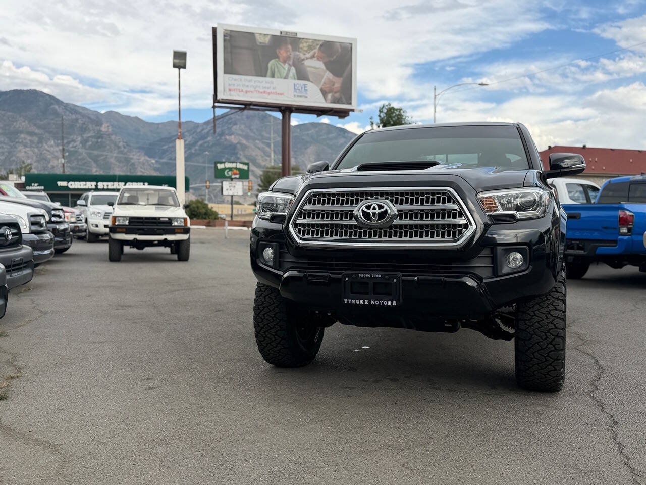 Used 2017 Toyota Tacoma TRD Sport w/ Tow Package AWD/4WD image 75