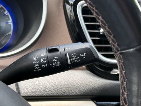Used 2019 Chrysler Pacifica Touring-L FWD image 21