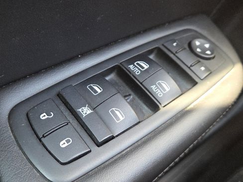 Used 2015 Chrysler 200 C image 29