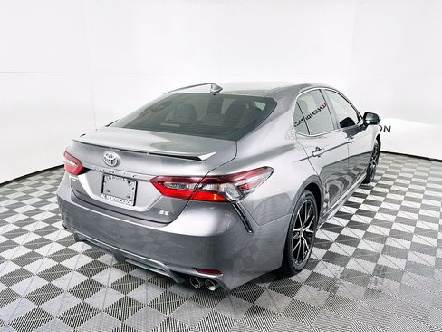Used 2023 Toyota Camry SE image 3