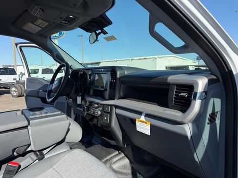 New 2026 Ford F550 4x4 Supercab Super Duty image 17